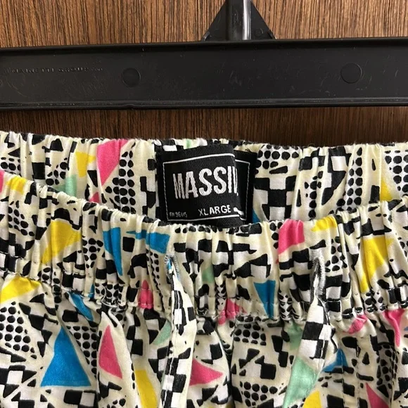 MASSIVE retro pattern volley shorts - Picture 2 of 4